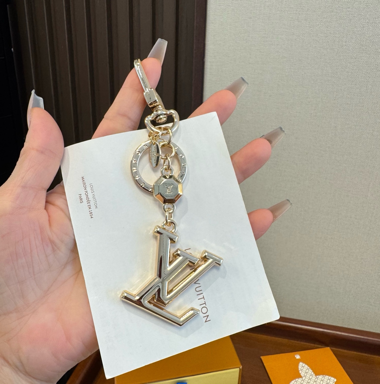 🔥LOUIS VUITTON新款包饰 LV钥匙扣挂件包包挂件包饰 可满足各种时尚品味的实用配饰。凸显时尚个性[强]