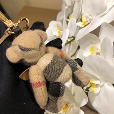 Burberry代工厂小熊🐻挂件 ,熊泰迪熊钥匙扣挂件 温柔到心里🥰 准备已久、精致自留 ! 内部填充物与专柜一致, Burberry代工厂小熊🐻挂件 ,熊泰迪熊钥匙扣挂件 温柔到心里🥰 准备已久、精致自留 ! 内部填充物与专柜一致,