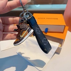 🔥LV经典老花棋格钥匙扣 钥匙扣➕联名nike迷你鞋子挂件时尚个性!车钥匙挂件 包包挂件配饰 Monogram 帆布不 🔥LV经典老花棋格钥匙扣 钥匙扣➕联名nike迷你鞋子挂件时尚个性!车钥匙挂件 包包挂件配饰 Monogram 帆布不