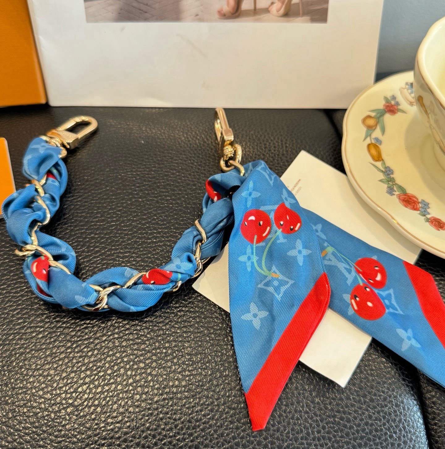 🔥 LV丝巾包链钥匙扣 包包挂件挂饰  ☀️手袋挂件 五金扣挂件