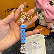 新款 LOUIS VUITTON新款 LV棒棒糖🍭🍬钥匙扣 包包挂件挂饰 钥匙扣 ☀本款 LV Sweets 包饰汲取童 新款 LOUIS VUITTON新款 LV棒棒糖🍭🍬钥匙扣 包包挂件挂饰 钥匙扣 ☀本款 LV Sweets 包饰汲取童