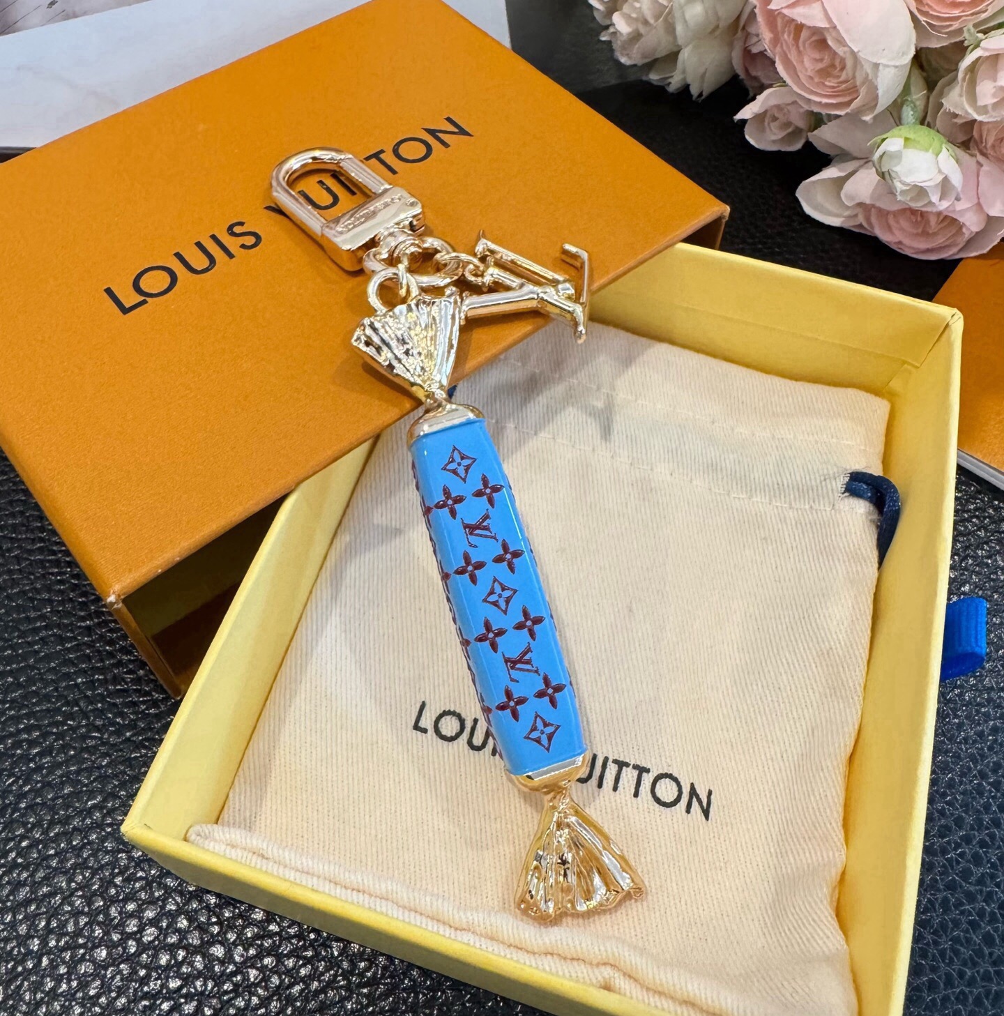 新款 LOUIS VUITTON新款 LV棒棒糖🍭🍬钥匙扣 包包挂件挂饰 钥匙扣 ☀本款 LV Sweets 包饰汲取童 新款 LOUIS VUITTON新款 LV棒棒糖🍭🍬钥匙扣 包包挂件挂饰 钥匙扣 ☀本款 LV Sweets 包饰汲取童