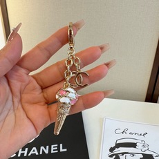 🔥CHANEL香奈儿冰淇淋🍦钥匙扣挂件 ~包包挂饰车钥匙挂件 精巧珐琅搭配双C标志,奢华与趣味并存。随身挂包/钥匙,解锁 🔥CHANEL香奈儿冰淇淋🍦钥匙扣挂件 ~包包挂饰车钥匙挂件 精巧珐琅搭配双C标志,奢华与趣味并存。随身挂包/钥匙,解锁