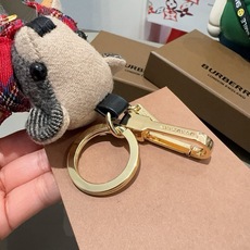 🔥Burberry代工厂小熊🐻挂饰,巴宝莉格子风衣熊 肩膀铆钉 钥匙扣包包挂件 温柔到心里🥰 准备已久、精致自留 ! 🔥Burberry代工厂小熊🐻挂饰,巴宝莉格子风衣熊 肩膀铆钉 钥匙扣包包挂件 温柔到心里🥰 准备已久、精致自留 !