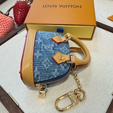 ❗爆款🔥路易威登LOUIS VUITTON 新款 老花&白三彩mini包包贝壳包 LV包包挂饰,钥匙扣,零钱包,耳机包 ❗爆款🔥路易威登LOUIS VUITTON 新款 老花&白三彩mini包包贝壳包 LV包包挂饰,钥匙扣,零钱包,耳机包