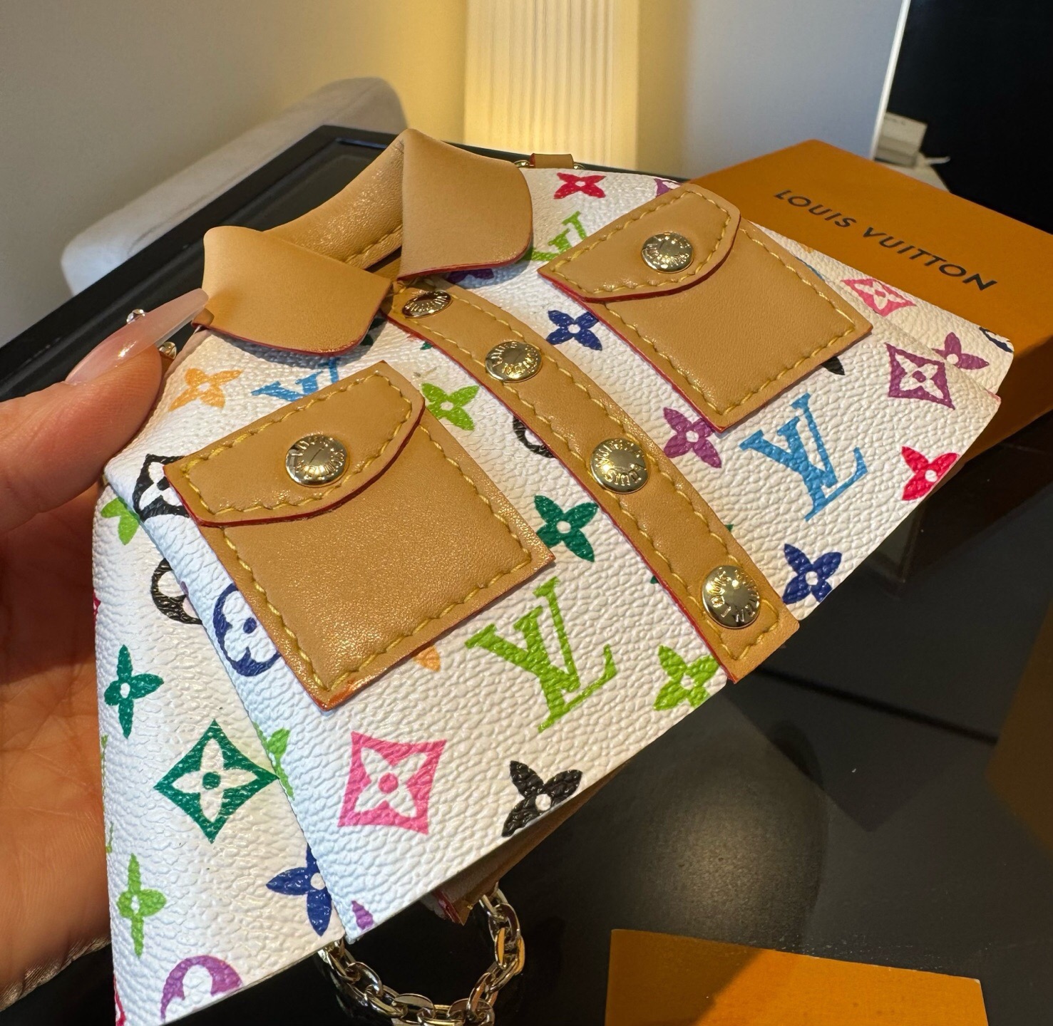 🔥LV挂件 衣服斜挎mini包包 19×7×11㎝ 可装口红，耳机，车钥匙等