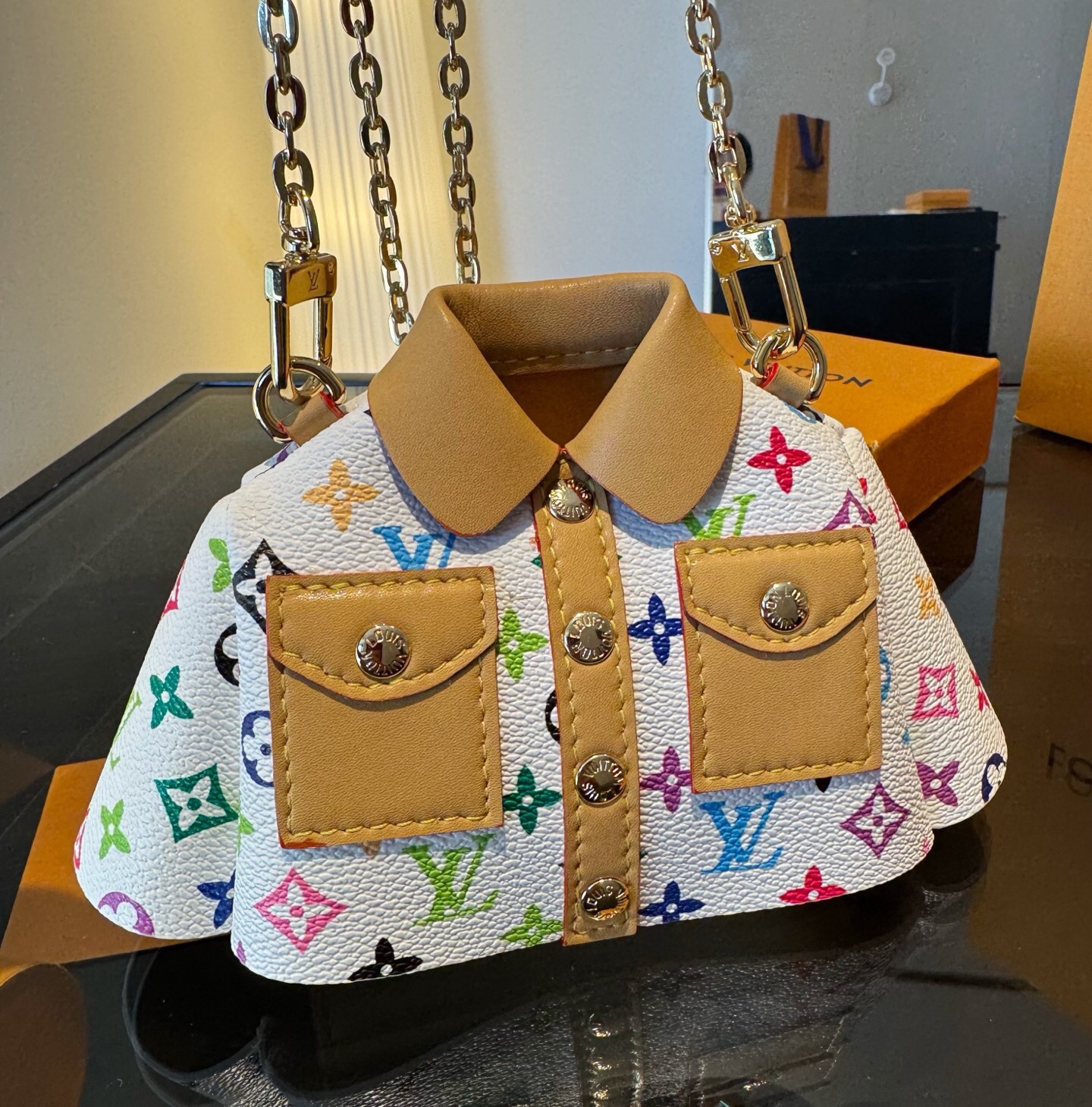 🔥LV挂件 衣服斜挎mini包包 19×7×11㎝ 可装口红，耳机，车钥匙等