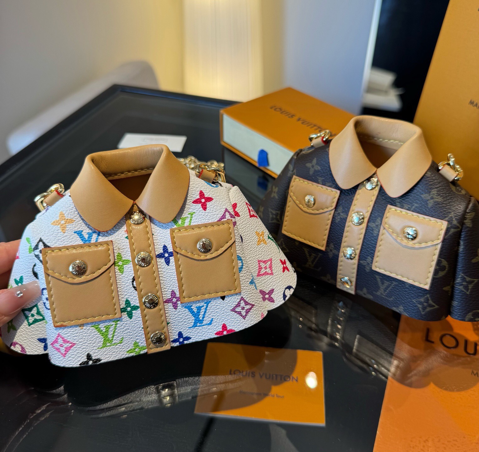 🔥LV挂件 衣服斜挎mini包包 19×7×11㎝ 可装口红，耳机，车钥匙等