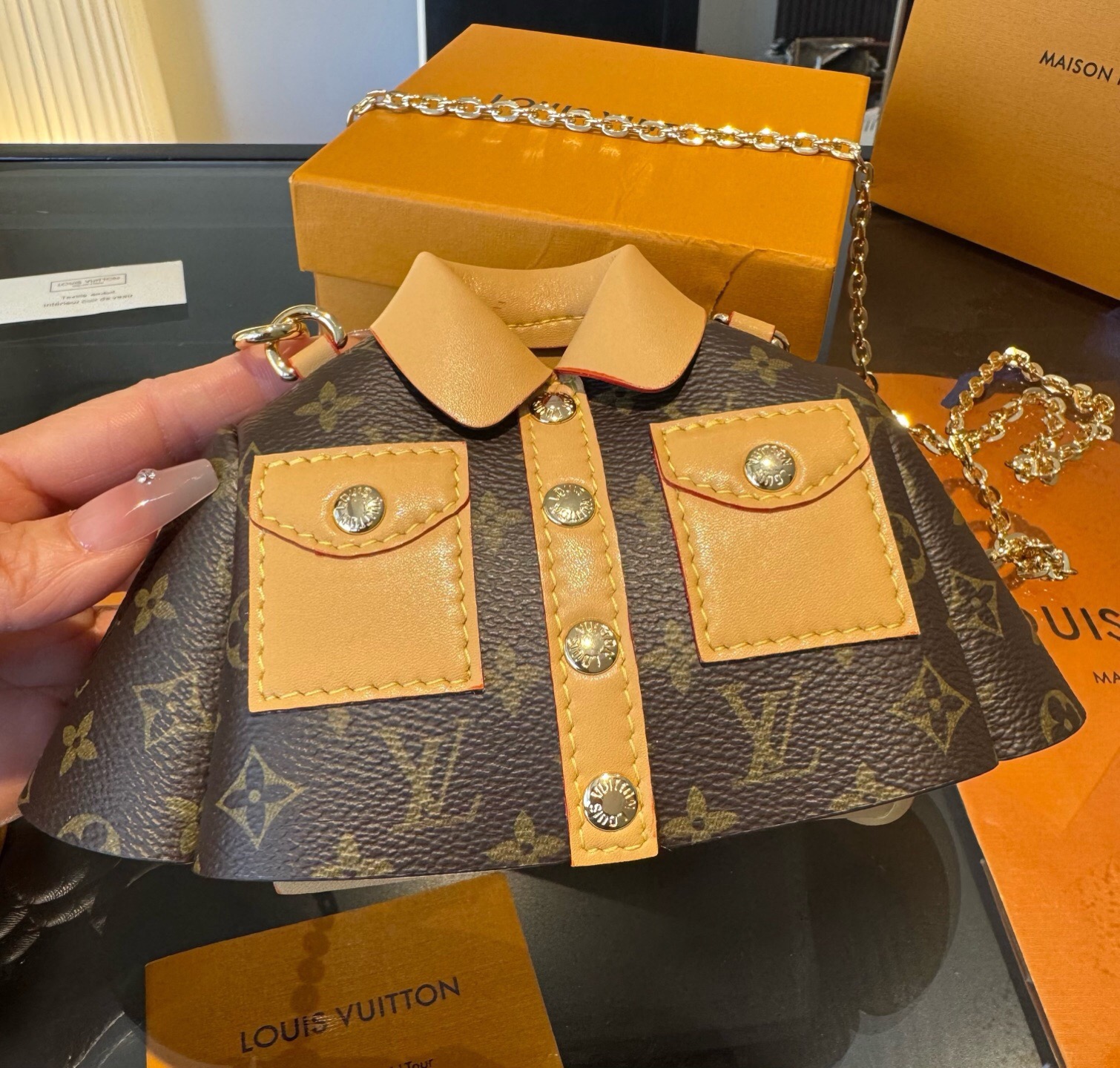 🔥LV挂件 衣服斜挎mini包包 19×7×11㎝ 可装口红，耳机，车钥匙等