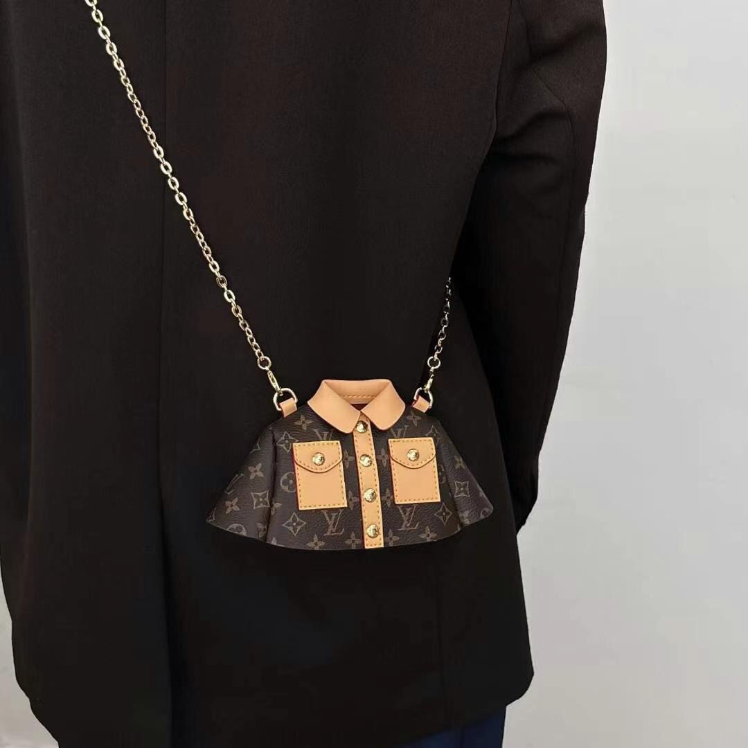 🔥LV挂件 衣服斜挎mini包包 19×7×11㎝ 可装口红，耳机，车钥匙等