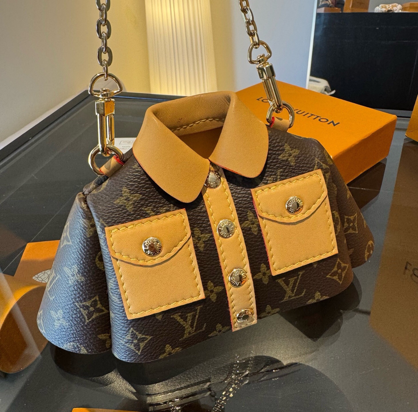 🔥LV挂件 衣服斜挎mini包包 19×7×11㎝ 可装口红，耳机，车钥匙等
