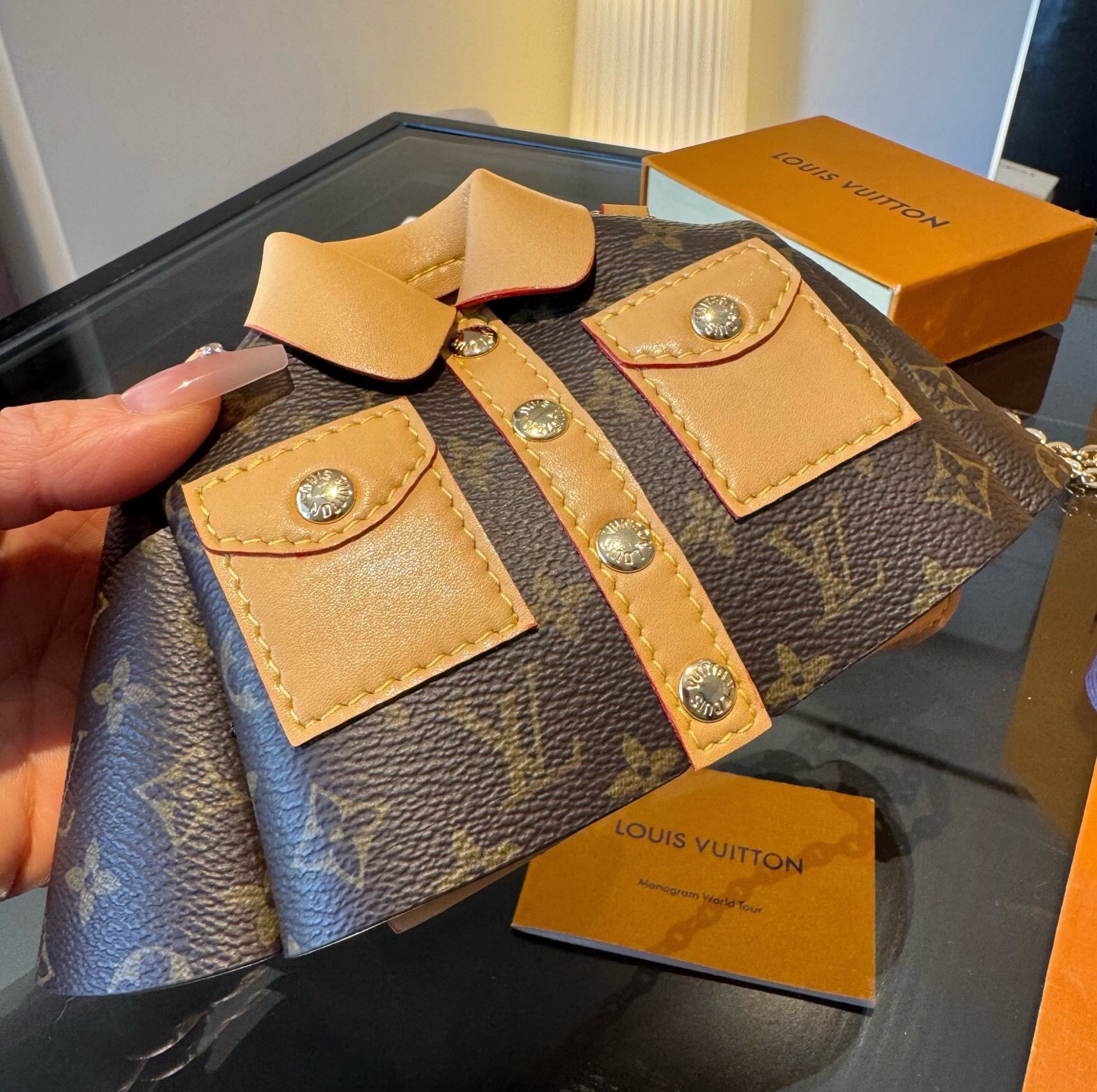 🔥LV挂件 衣服斜挎mini包包 19×7×11㎝ 可装口红，耳机，车钥匙等