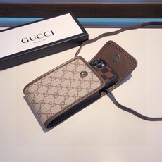 🔥 Gucci马衔扣通用手机包 生活出门不需要带现金的时代,这个包完全可以满足你日常使用 内含卡片槽位,翻盖设计,简单方 🔥 Gucci马衔扣通用手机包 生活出门不需要带现金的时代,这个包完全可以满足你日常使用 内含卡片槽位,翻盖设计,简单方