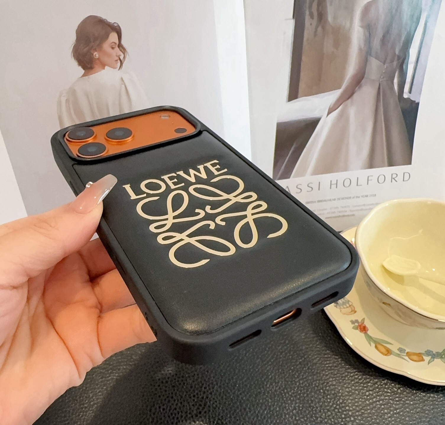 Loewe glasses New arrival Loewe. Loewe mobile phone case, gold stamping full cover — photo 4