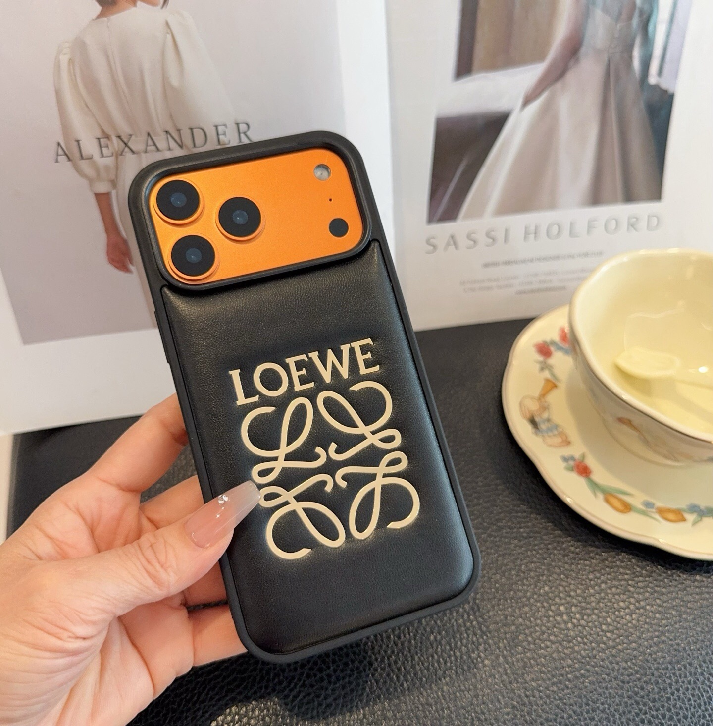 Loewe glasses New arrival Loewe. Loewe mobile phone case, gold stamping full cover — photo 2
