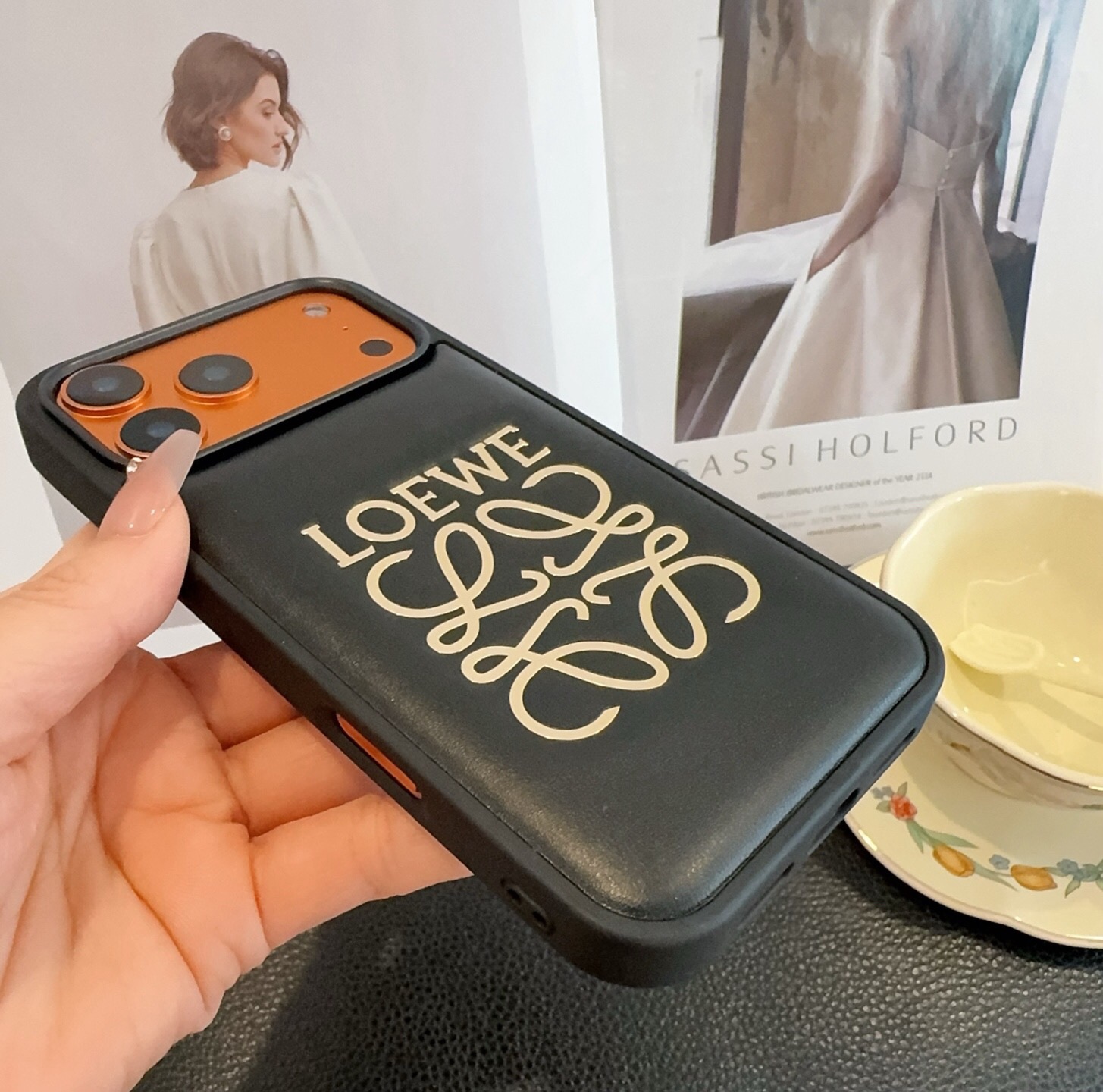 Loewe glasses New arrival Loewe. Loewe mobile phone case, gold stamping full cover — photo 3