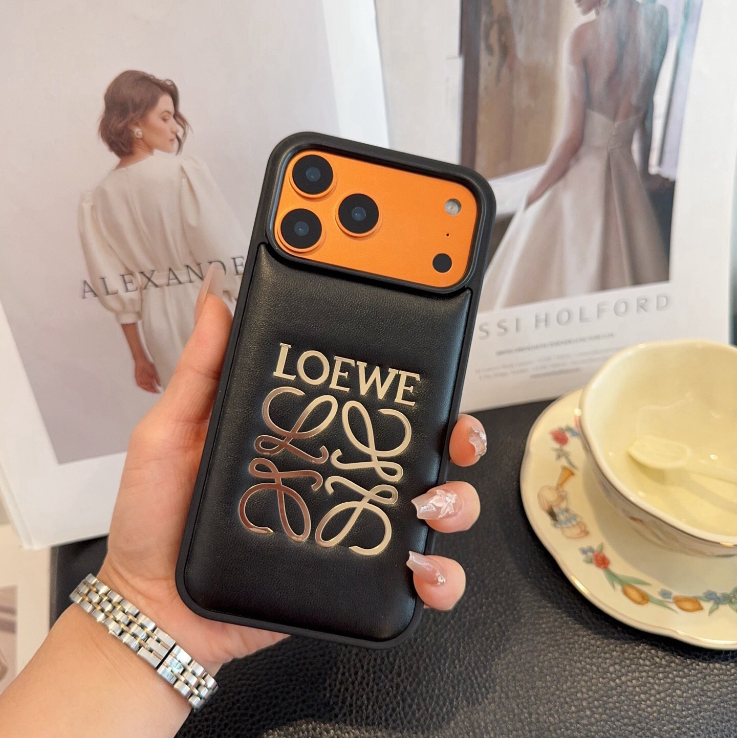 Loewe glasses New arrival Loewe. Loewe mobile phone case, gold stamping full cover — photo 8