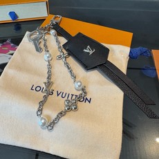 LV钥匙扣 官网新款 包包链条挂件 多功能链条 包饰&包包挂件 本款链条包饰出自路易威登为耀目链条交错排布 巧妙彰显系 LV钥匙扣 官网新款 包包链条挂件 多功能链条 包饰&包包挂件 本款链条包饰出自路易威登为耀目链条交错排布 巧妙彰显系