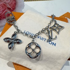 LV钥匙扣 包饰 包包挂件 金色&银色 M01188 SPring Street Chain 包饰将 Monogram LV钥匙扣 包饰 包包挂件 金色&银色 M01188 SPring Street Chain 包饰将 Monogram