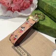 🔥爆款推荐 古驰Gucci钥匙扣 车钥匙挂件包包挂饰 DauPhine Dragonne 钥匙扣彰显金属匠艺与品牌经典 🔥爆款推荐 古驰Gucci钥匙扣 车钥匙挂件包包挂饰 DauPhine Dragonne 钥匙扣彰显金属匠艺与品牌经典