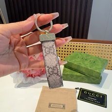 🔥爆款推荐 古驰Gucci钥匙扣 车钥匙挂件包包挂饰 DauPhine Dragonne 钥匙扣彰显金属匠艺与品牌经典 🔥爆款推荐 古驰Gucci钥匙扣 车钥匙挂件包包挂饰 DauPhine Dragonne 钥匙扣彰显金属匠艺与品牌经典