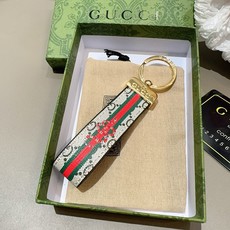 🔥爆款推荐 古驰Gucci钥匙扣 车钥匙挂件包包挂饰 DauPhine Dragonne 钥匙扣彰显金属匠艺与品牌经典 🔥爆款推荐 古驰Gucci钥匙扣 车钥匙挂件包包挂饰 DauPhine Dragonne 钥匙扣彰显金属匠艺与品牌经典