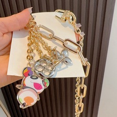 LV 钥匙扣 包包挂链 可当包包肩带 x TM SuPerflat链条包饰出自路易威登x村上隆合作系列,于链条两端搭配标 LV 钥匙扣 包包挂链 可当包包肩带 x TM SuPerflat链条包饰出自路易威登x村上隆合作系列,于链条两端搭配标