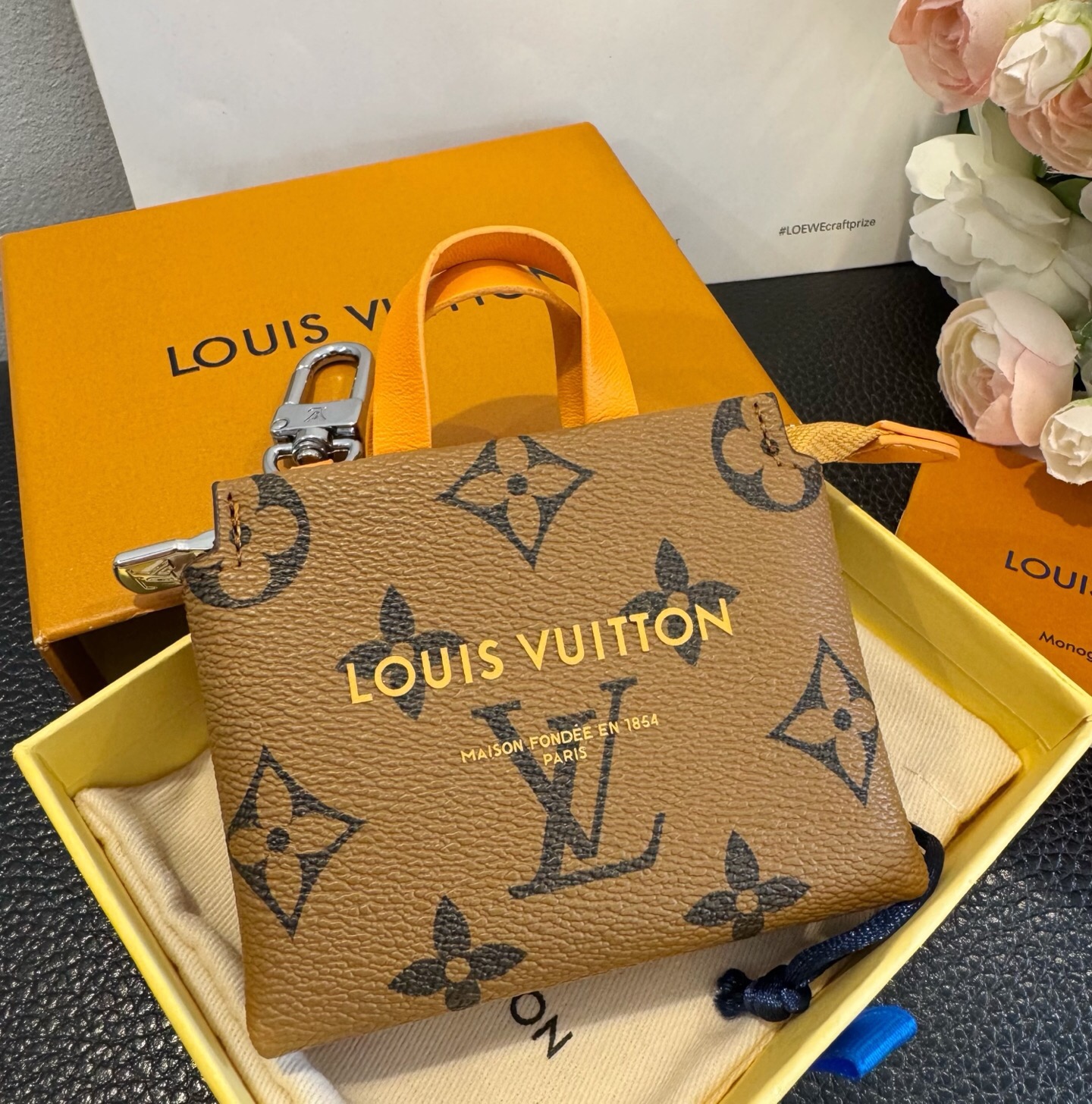 🔥Lv购物袋mini零钱包 👛耳机🎧包 ✨可装口红💄零钱等Mini小拎包，可挂包包上 腰带上 小巧精致💸潮流高档小包包