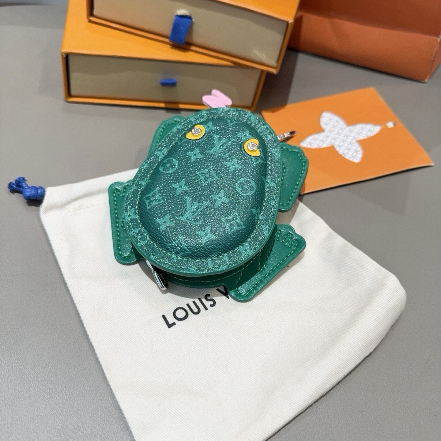 🔥官网新品Louis Vuitton 路易威登青蛙🐸钥匙扣挂件包包挂饰 LV蓝牙耳机包 Turtle Pouch 钥匙扣
