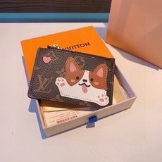 🔥独家新品LV卡通老花卡包,经典老花零钱包,圣诞熊🐻 小柴犬、米妮乔巴唐老鸭卡包零钱包两用,超纤材质 五金为进口钢 原版 🔥独家新品LV卡通老花卡包,经典老花零钱包,圣诞熊🐻 小柴犬、米妮乔巴唐老鸭卡包零钱包两用,超纤材质 五金为进口钢 原版