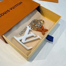 🔥LV村上隆钥匙扣包包挂饰 LV X TM LV ICONIC SUPERFLAT 钥匙扣 路易威登再度携手日本艺术家村 🔥LV村上隆钥匙扣包包挂饰 LV X TM LV ICONIC SUPERFLAT 钥匙扣 路易威登再度携手日本艺术家村
