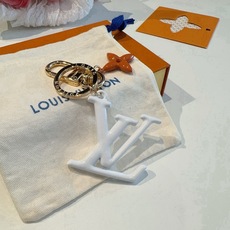 🔥LV村上隆钥匙扣包包挂饰 LV X TM LV ICONIC SUPERFLAT 钥匙扣 路易威登再度携手日本艺术家村 🔥LV村上隆钥匙扣包包挂饰 LV X TM LV ICONIC SUPERFLAT 钥匙扣 路易威登再度携手日本艺术家村