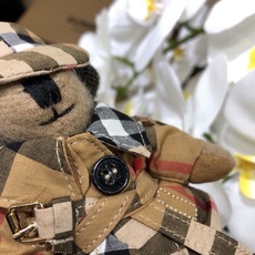 Burberry代工厂小熊🐻挂件,巴宝莉披丝巾泰迪熊钥匙扣挂件 温柔到心里🥰 准备已久、精致自留 ! 内部填充物与专 Burberry代工厂小熊🐻挂件,巴宝莉披丝巾泰迪熊钥匙扣挂件 温柔到心里🥰 准备已久、精致自留 ! 内部填充物与专