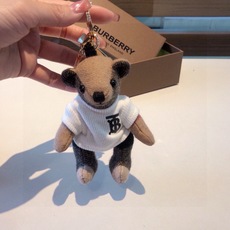 Burberry代工厂小熊🐻挂件,巴宝莉🐻卫衣泰迪熊钥匙扣挂件 温柔到心里🥰 准备已久、精致自留 ! 内部填充物与专 Burberry代工厂小熊🐻挂件,巴宝莉🐻卫衣泰迪熊钥匙扣挂件 温柔到心里🥰 准备已久、精致自留 ! 内部填充物与专