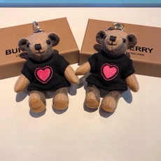 Burberry代工厂小熊🐻挂件,巴宝莉🐻毛衣泰迪熊钥匙扣挂件 温柔到心里🥰 准备已久、精致自留 ! 内部填充物与专 Burberry代工厂小熊🐻挂件,巴宝莉🐻毛衣泰迪熊钥匙扣挂件 温柔到心里🥰 准备已久、精致自留 ! 内部填充物与专