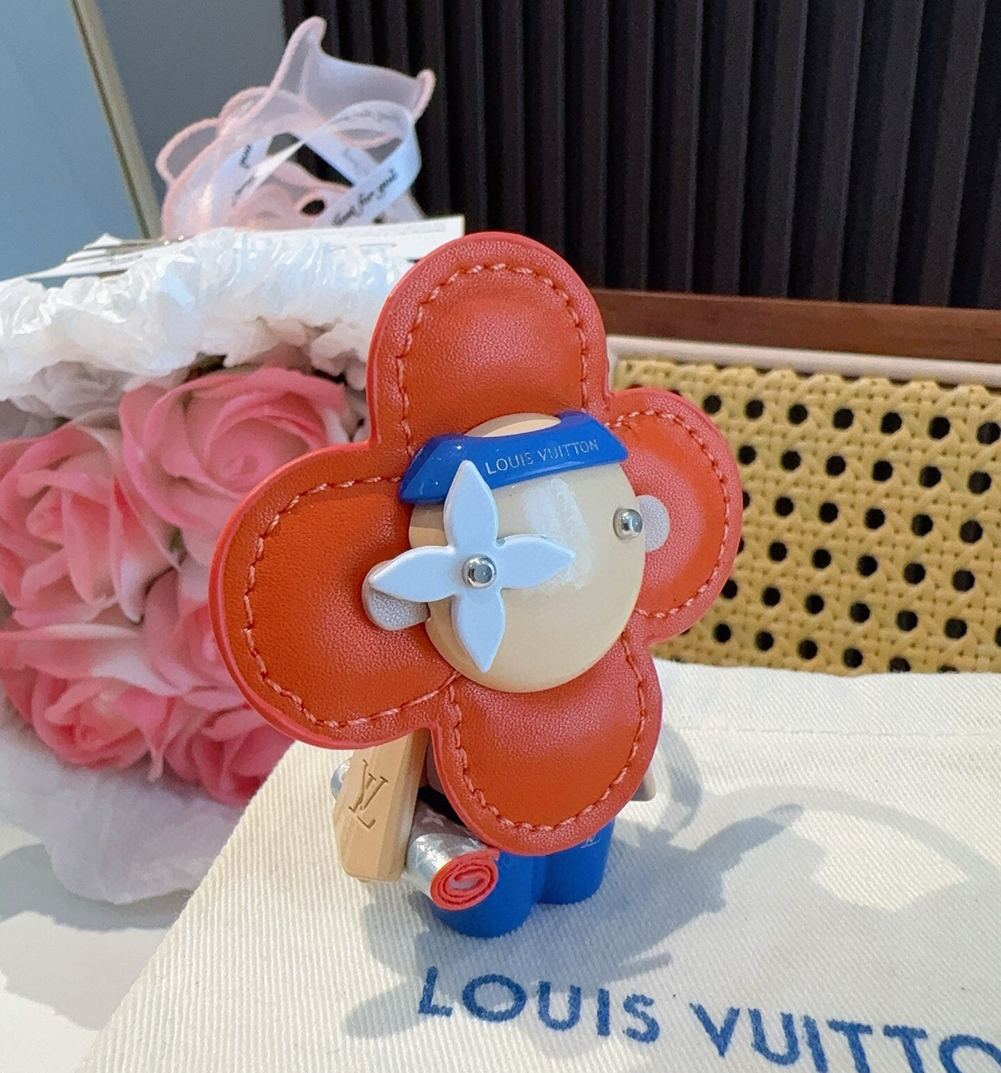 🔥Louis Vuitton 路易威登 薇薇安钥匙扣 LV包饰挂件 太阳花公仔 精钢五金  原版logo精致 质感超赞👍