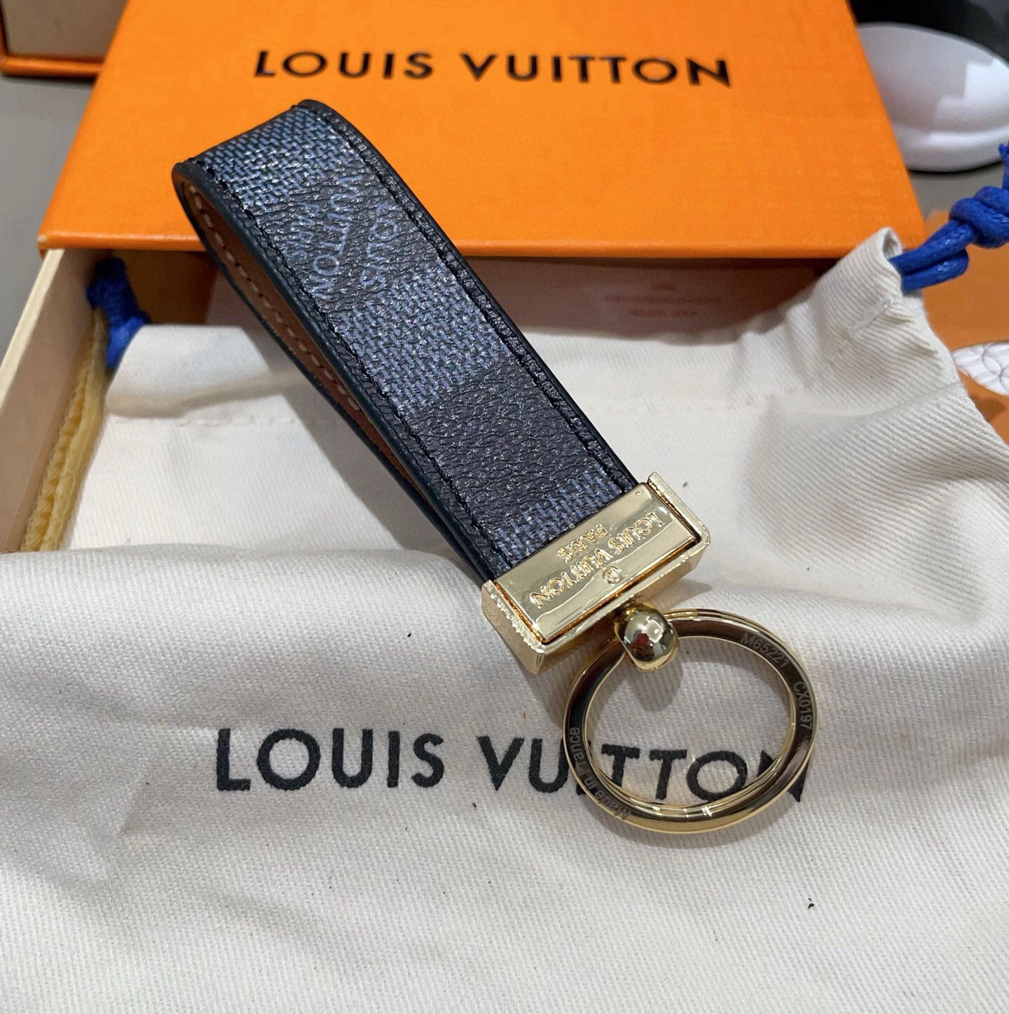 🔥LV 钥匙扣车钥匙扣经典老花/黑格，Monogram 帆布不仅精美，而且经久耐用， 是 Dragonne 钥匙扣理想的