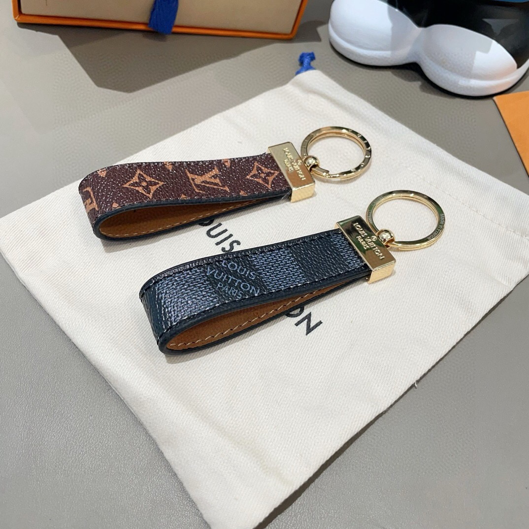 🔥LV 钥匙扣车钥匙扣经典老花/黑格，Monogram 帆布不仅精美，而且经久耐用， 是 Dragonne 钥匙扣理想的