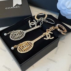 🔥CHANEL香奈儿网球拍钥匙扣挂件 ~包包挂饰车钥匙挂件 经典菱格纹搭配双C标志,奢华与趣味并存。随身挂包/钥匙,解锁 🔥CHANEL香奈儿网球拍钥匙扣挂件 ~包包挂饰车钥匙挂件 经典菱格纹搭配双C标志,奢华与趣味并存。随身挂包/钥匙,解锁