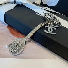 🔥CHANEL香奈儿网球拍钥匙扣挂件 ~包包挂饰车钥匙挂件 经典菱格纹搭配双C标志,奢华与趣味并存。随身挂包/钥匙,解锁 🔥CHANEL香奈儿网球拍钥匙扣挂件 ~包包挂饰车钥匙挂件 经典菱格纹搭配双C标志,奢华与趣味并存。随身挂包/钥匙,解锁