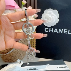 🔥CHANEL香奈儿网球拍钥匙扣挂件 ~包包挂饰车钥匙挂件 经典菱格纹搭配双C标志,奢华与趣味并存。随身挂包/钥匙,解锁 🔥CHANEL香奈儿网球拍钥匙扣挂件 ~包包挂饰车钥匙挂件 经典菱格纹搭配双C标志,奢华与趣味并存。随身挂包/钥匙,解锁