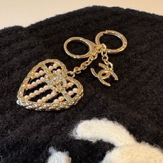 🔥CHANEL香奈儿爱心❤️算盘钥匙扣挂件 ~包包挂饰车钥匙挂件 精巧算盘珠点缀爱心设计,经典菱格纹搭配双C标志,奢华与 🔥CHANEL香奈儿爱心❤️算盘钥匙扣挂件 ~包包挂饰车钥匙挂件 精巧算盘珠点缀爱心设计,经典菱格纹搭配双C标志,奢华与