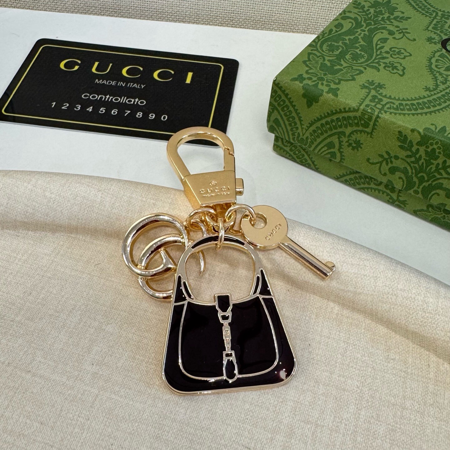 🔥 Gucci 古驰钥匙扣 包包挂件挂饰  ☀️俏皮可爱的手袋挂饰👛造型设计