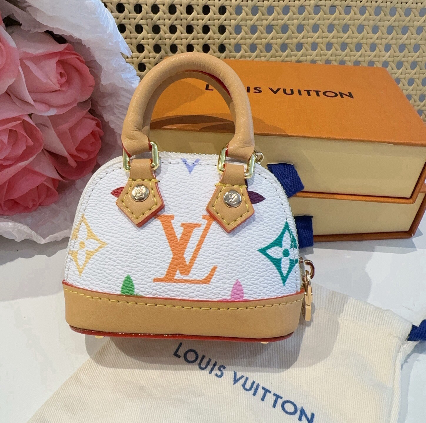 ❗爆款🔥路易威登LOUIS VUITTON 新款 老花&白三彩mini包包贝壳包  LV包包挂饰，钥匙扣，零钱包，耳机包