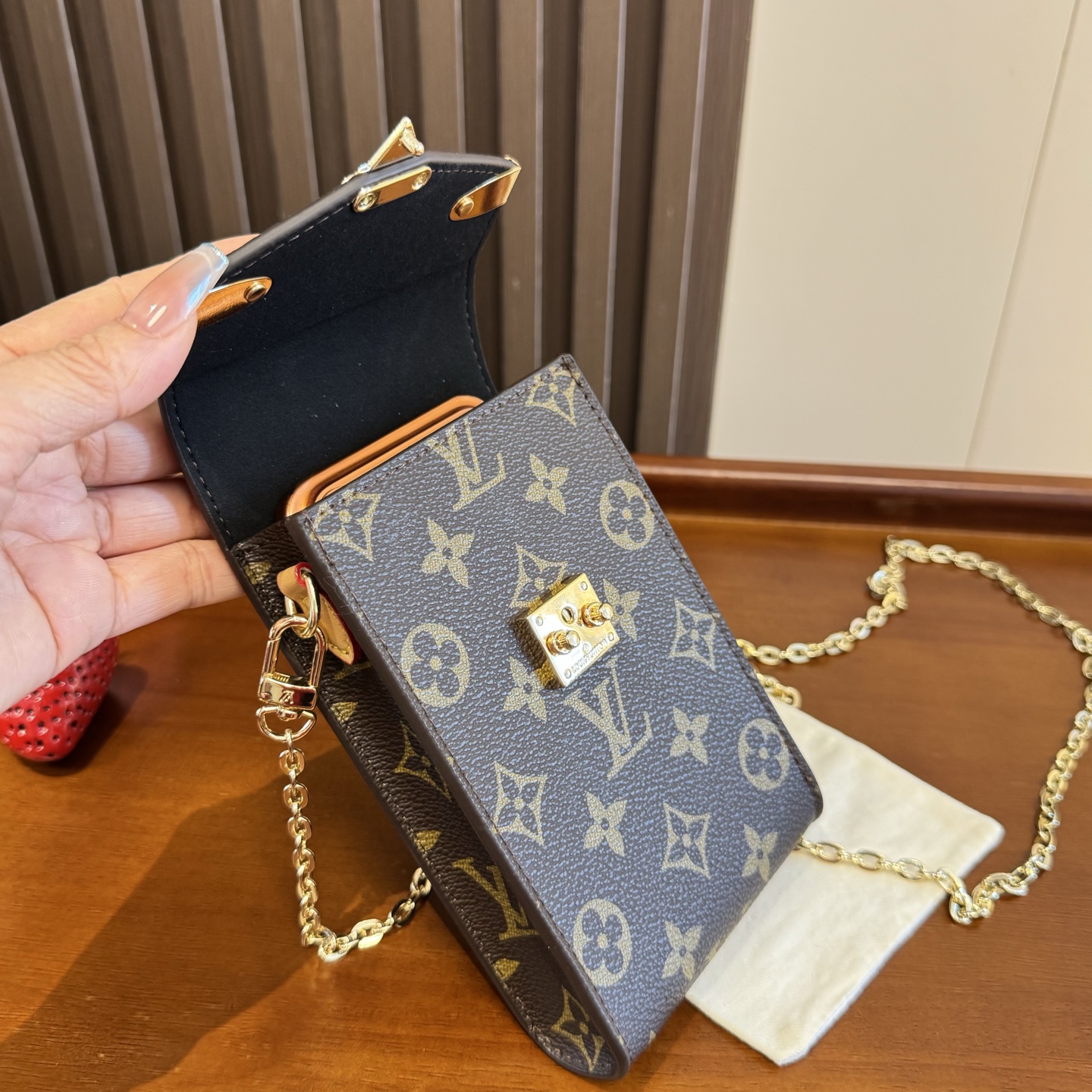 🔥LV斜挎手机包链条⛓️mini包包    Louis Vuitton 路易威登FOLD ME 斜挎包☀️此款Fold 