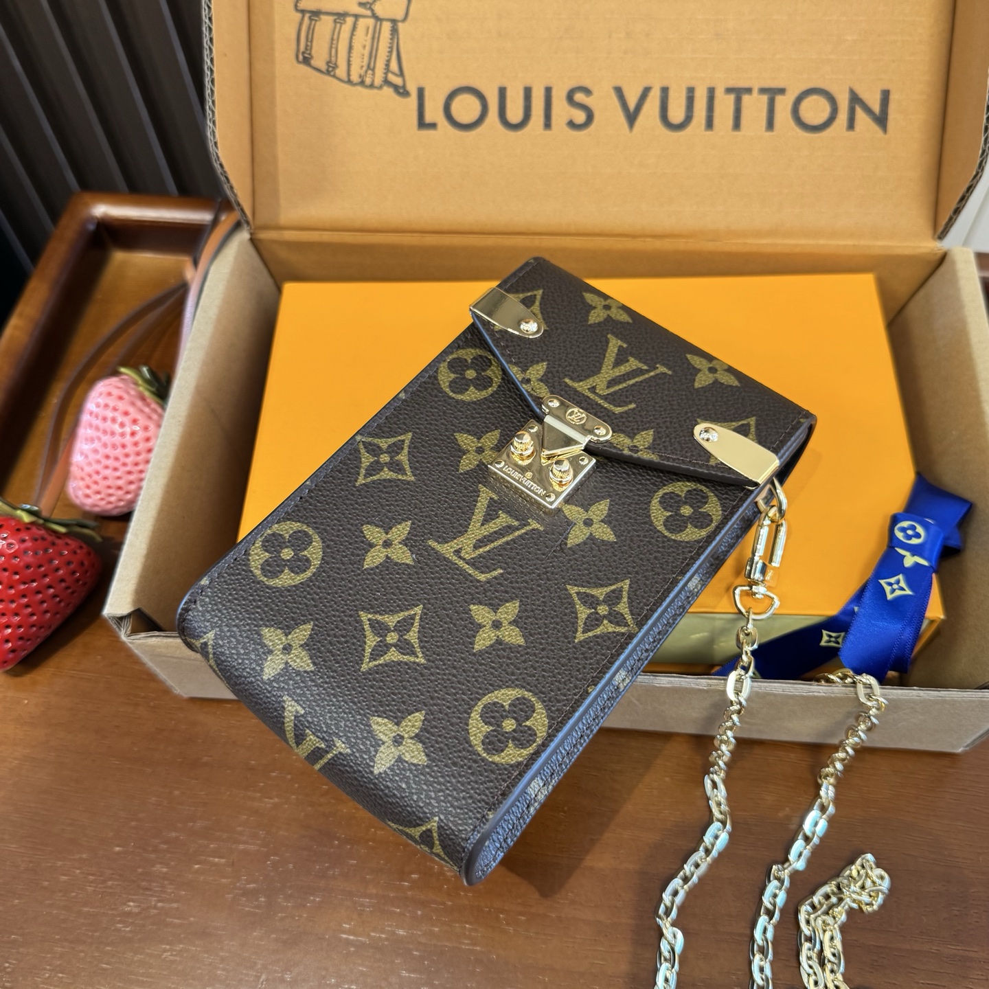 🔥LV斜挎手机包链条⛓️mini包包    Louis Vuitton 路易威登FOLD ME 斜挎包☀️此款Fold 