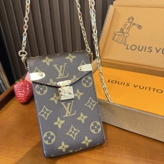🔥LV斜挎手机包链条⛓️mini包包 Louis Vuitton 路易威登FOLD ME 斜挎包☀️此款Fold 🔥LV斜挎手机包链条⛓️mini包包 Louis Vuitton 路易威登FOLD ME 斜挎包☀️此款Fold