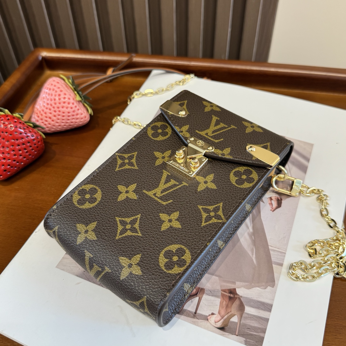 🔥LV斜挎手机包链条⛓️mini包包    Louis Vuitton 路易威登FOLD ME 斜挎包☀️此款Fold 