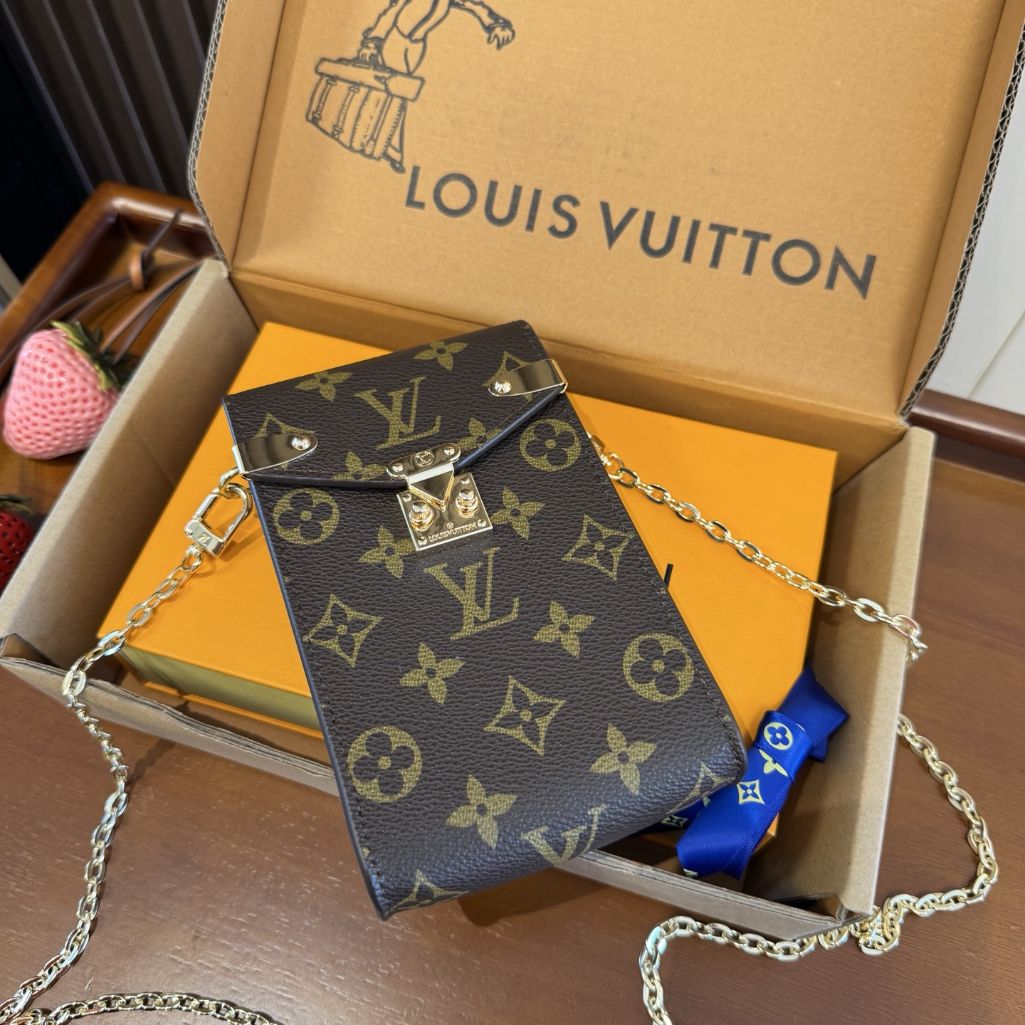 🔥LV斜挎手机包链条⛓️mini包包    Louis Vuitton 路易威登FOLD ME 斜挎包☀️此款Fold 