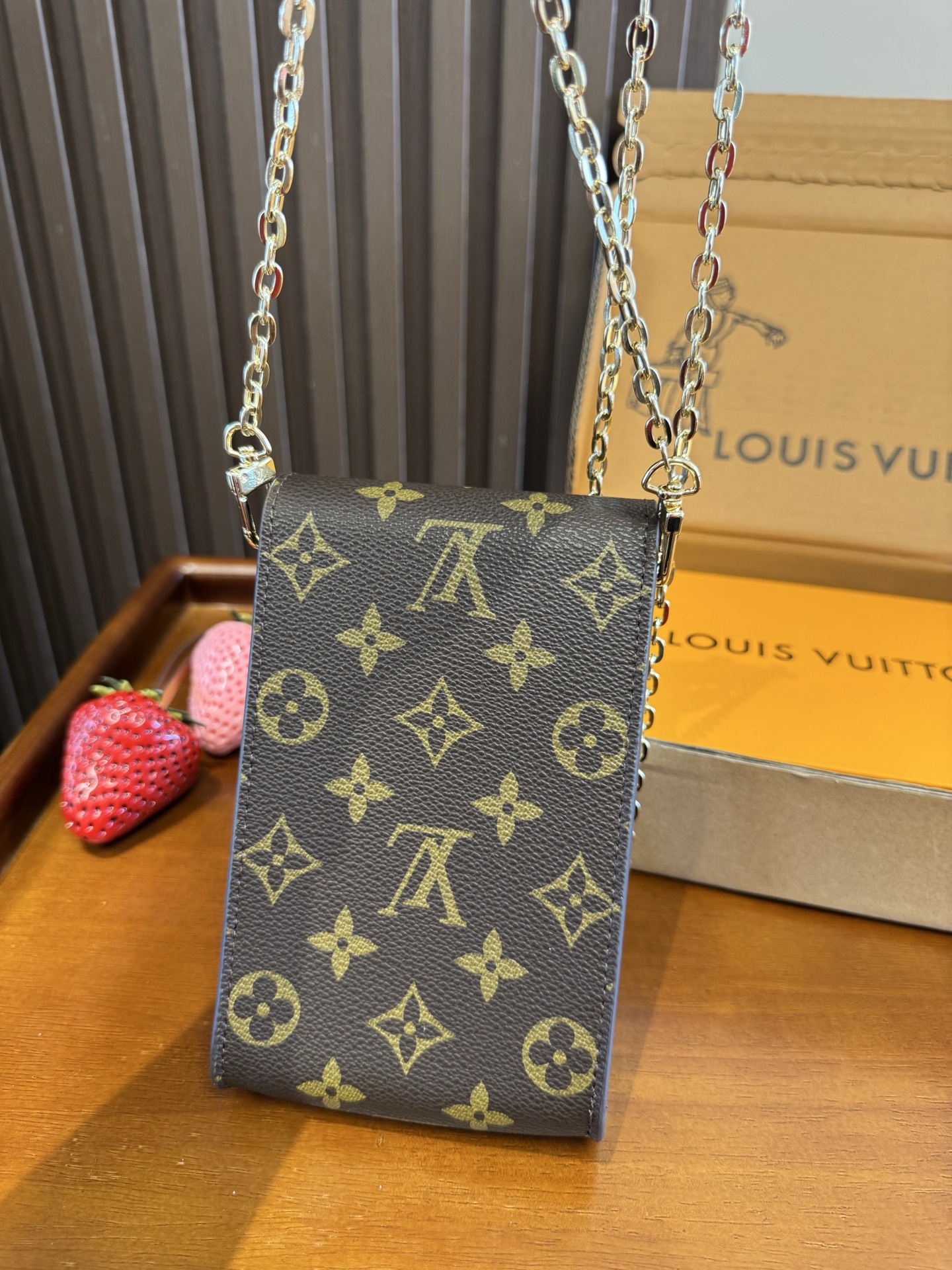 🔥LV斜挎手机包链条⛓️mini包包    Louis Vuitton 路易威登FOLD ME 斜挎包☀️此款Fold 